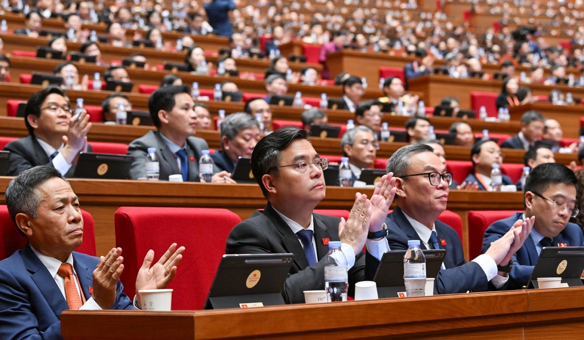 Politburo launches campaign to implement Party Congress Resolution